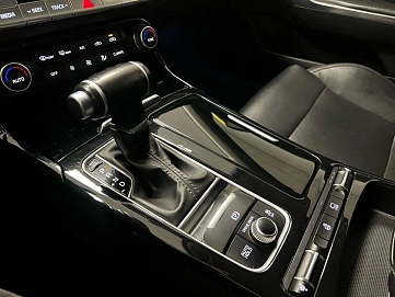 Kia Stinger, 2019г, передний привод, автомат