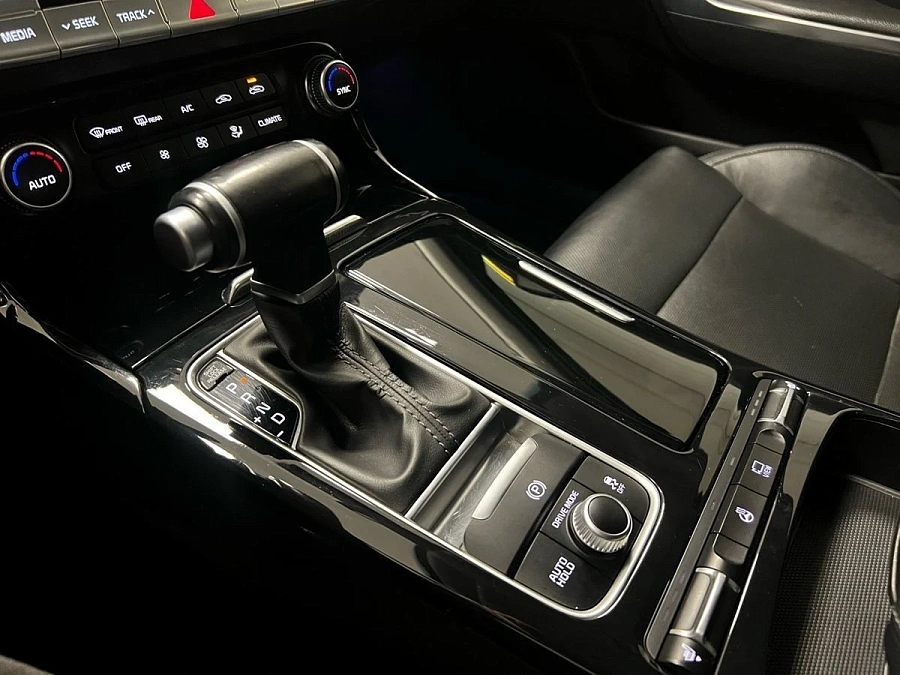 Kia Stinger, 2019г., передний привод, автомат