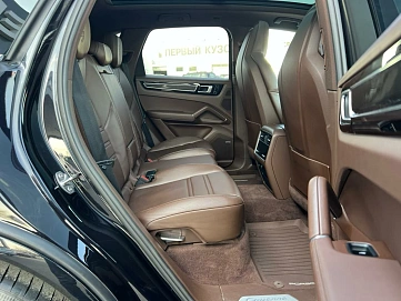 Porsche Cayenne, 2018г, передний привод, автомат