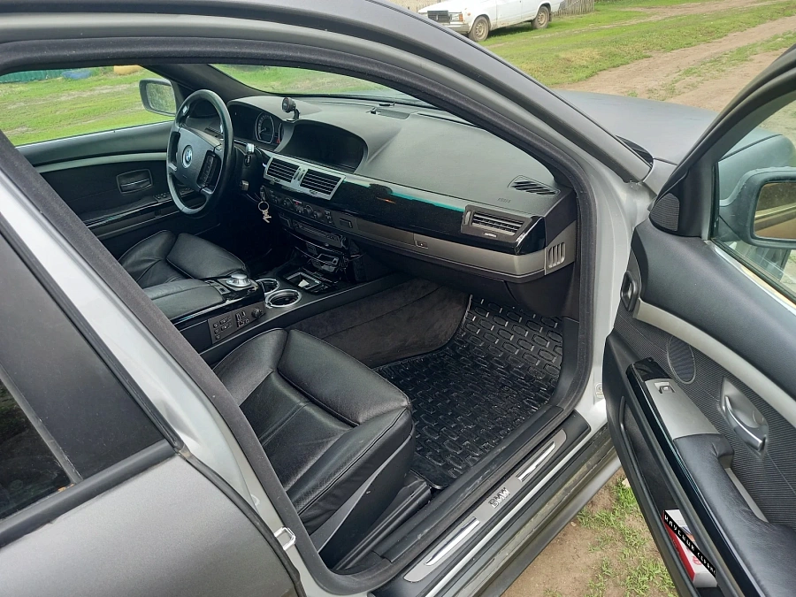 BMW 7 серии, 2004г., задний привод, автомат