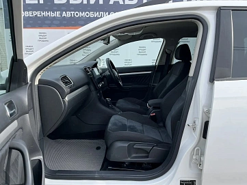 Volkswagen Golf, 2011г, передний привод, автомат