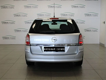 Opel Astra, 2011г, передний привод, механика