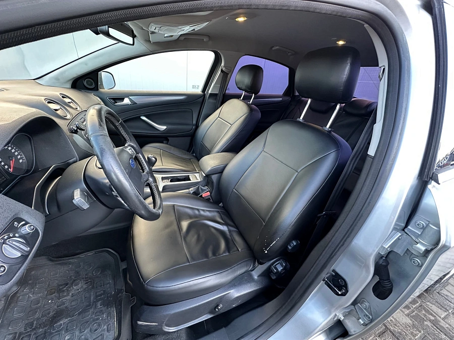 Ford Mondeo, 2012г., передний привод, механика