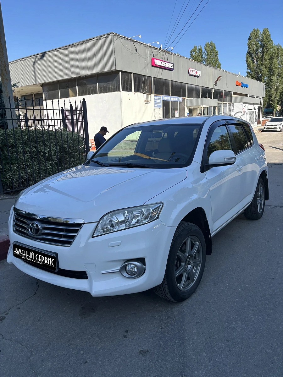 Toyota RAV4, 2012г., полный привод, вариатор