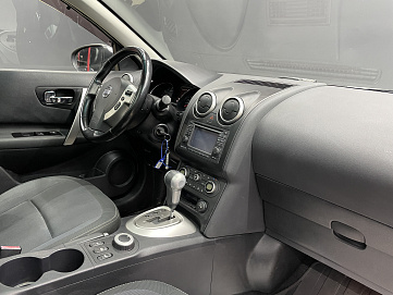 Nissan Qashqai, 2010г, передний привод, вариатор