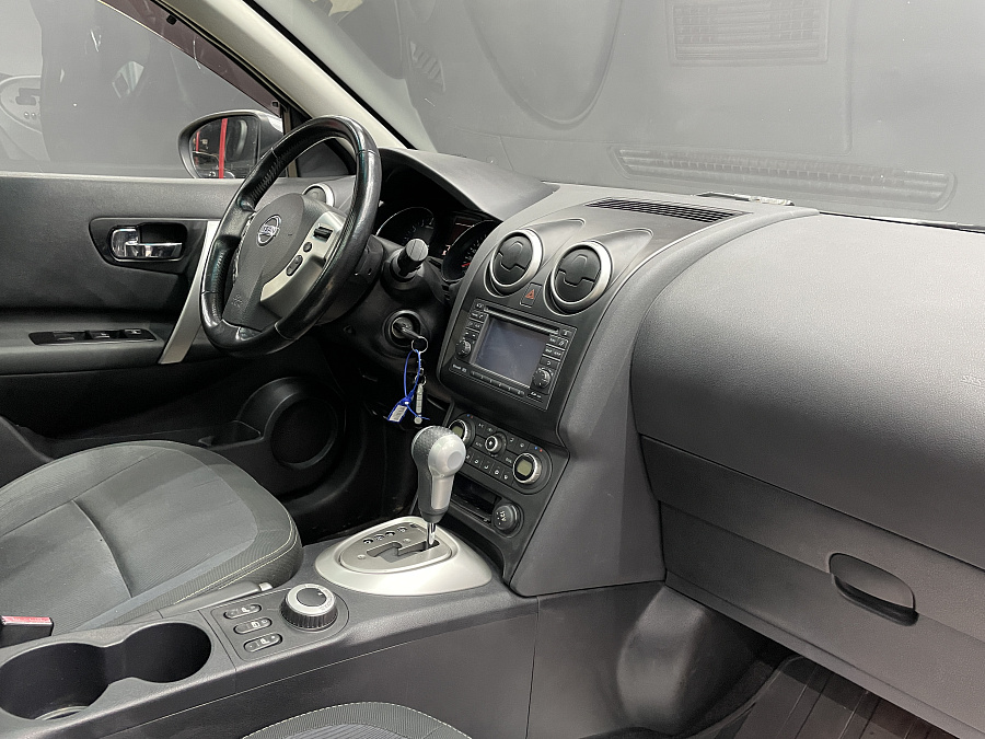 Nissan Qashqai, 2010г., передний привод, вариатор