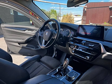 BMW 5 серии, 2018г, задний привод, автомат