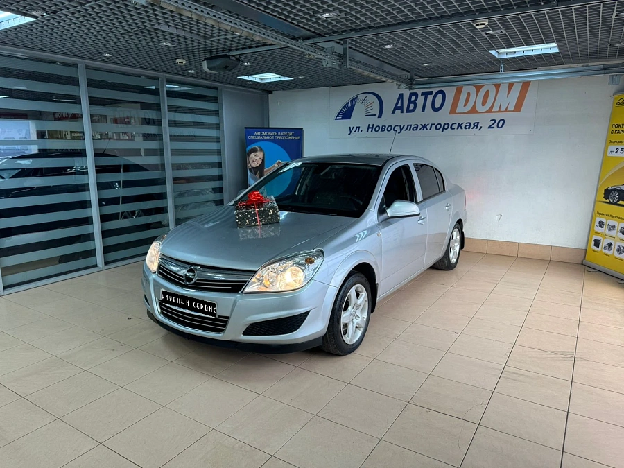 Opel Astra, 2011г., передний привод, механика