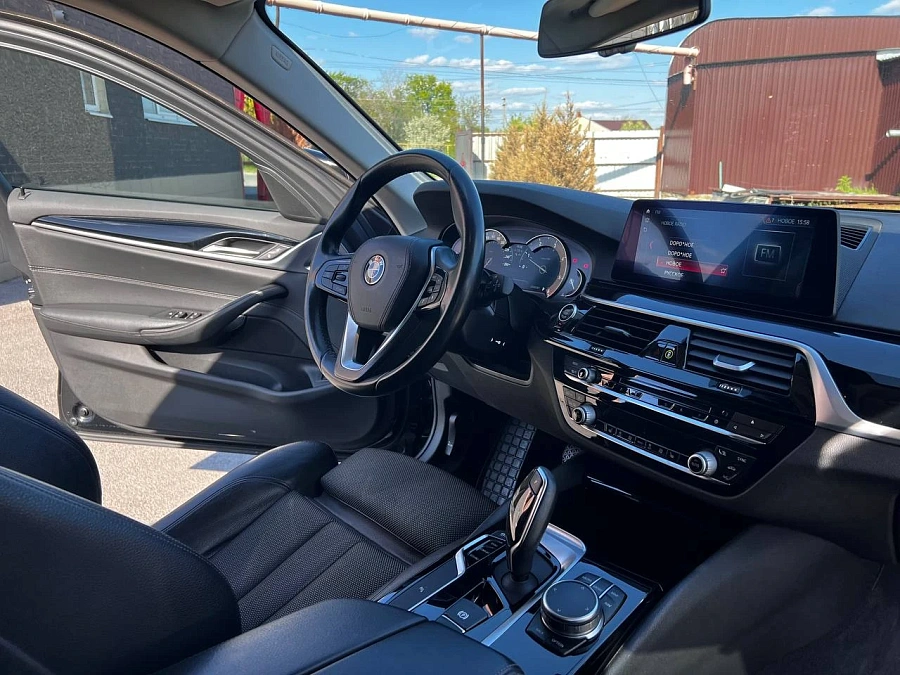 BMW 5 серии, 2018г., задний привод, автомат