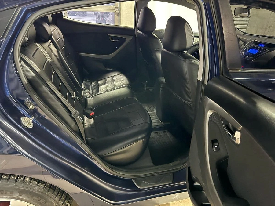Hyundai Elantra, 2012г., передний привод, автомат