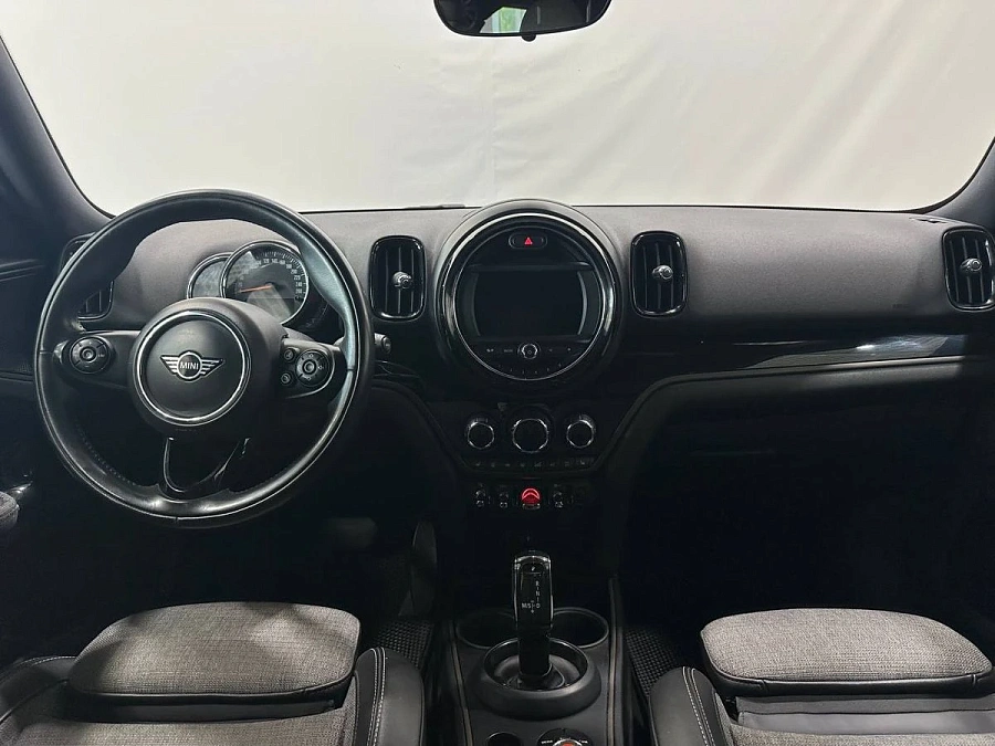 Mini , 2020г., передний привод, робот
