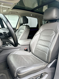 Volkswagen Touareg, 2020г, передний привод, автомат