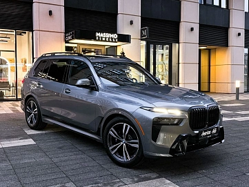 BMW X7, 2025г, полный привод, автомат
