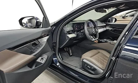 BMW 5 серии, 2024г, задний привод, автомат