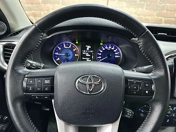 Toyota Hilux, 2017г, полный привод, автомат