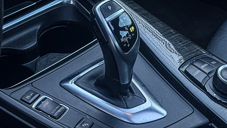 BMW 3 серии, 2015г., передний привод, автомат
