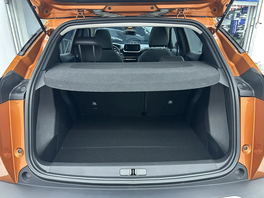 Peugeot 2008, 2021г., передний привод, робот