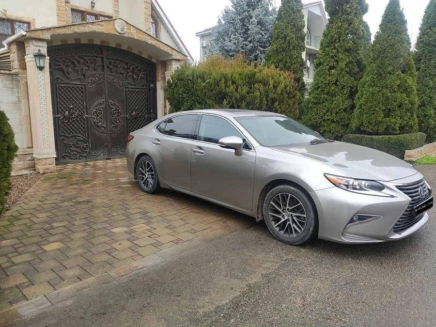 Lexus ES, 2015г., передний привод, автомат