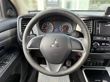 Mitsubishi Outlander, 2017г, передний привод, вариатор