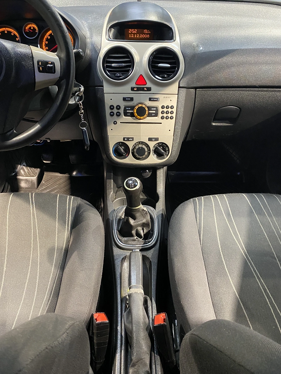 Opel Corsa, 2008г., передний привод, механика