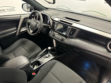 Toyota RAV4, 2018г, передний привод, автомат