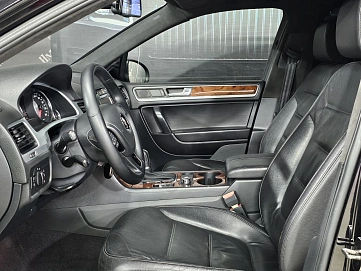 Volkswagen Touareg, 2011г, полный привод, автомат