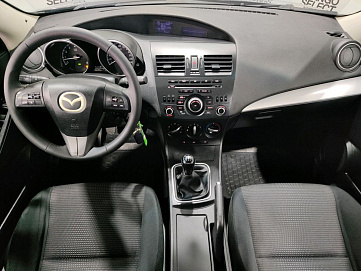 Mazda , 2011г., передний привод, механика