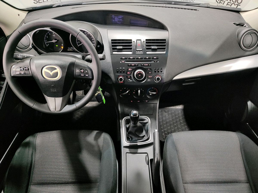 Mazda , 2011г., передний привод, механика