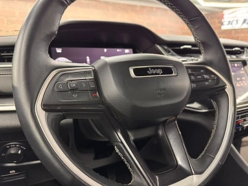 Jeep Grand Cherokee, 2021г, задний привод, автомат