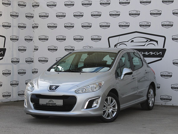 Peugeot 308, 2012г., передний привод, автомат