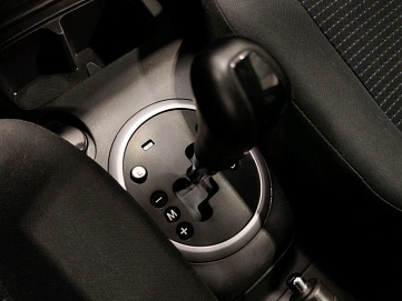 Suzuki Swift, 2008г, передний привод, робот