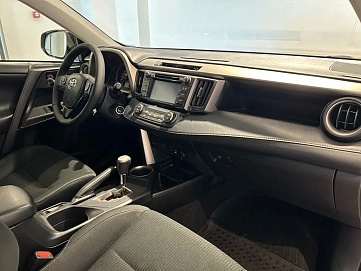 Toyota RAV4, 2015г, передний привод, автомат