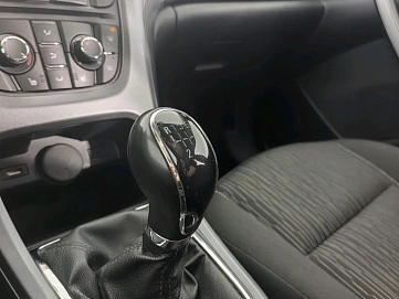 Opel Astra, 2013г, передний привод, механика