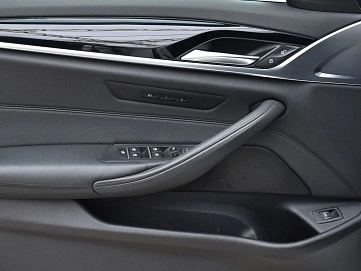 BMW 5 серии, 2018г., задний привод, автомат