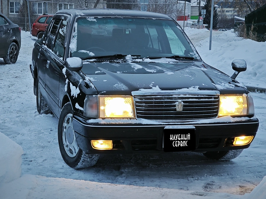 Toyota Crown, 2003г., задний привод, автомат