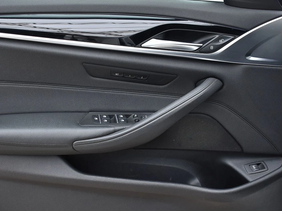 BMW 5 серии, 2018г., задний привод, автомат