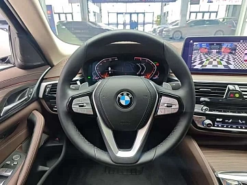 BMW 5 серии, 2021г, задний привод, автомат