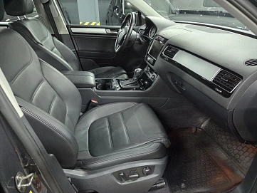 Volkswagen Touareg, 2010г, полный привод, автомат