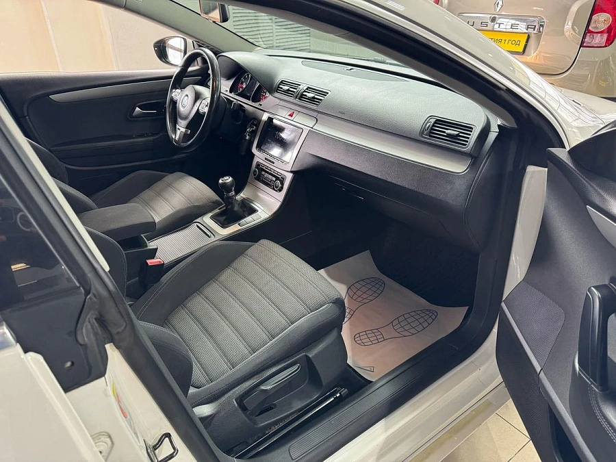 Volkswagen Passat CC, 2010г., передний привод, механика
