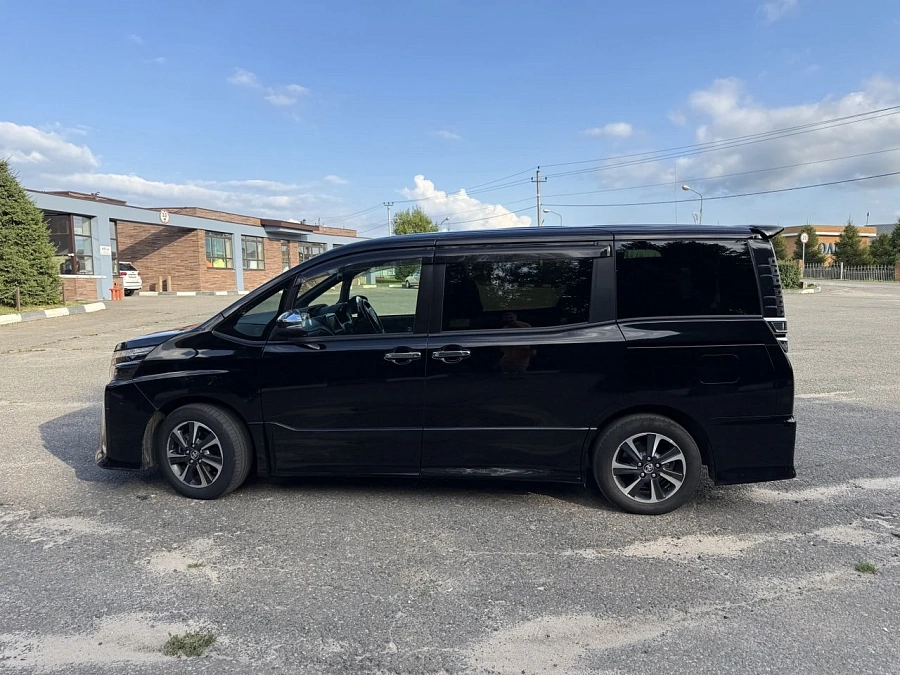 Toyota Voxy, 2019г., передний привод, вариатор