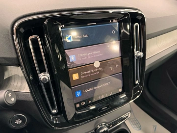 Volvo XC40, 2024г, передний привод, робот