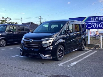 Honda Stepwgn, 2018г, полный привод, вариатор