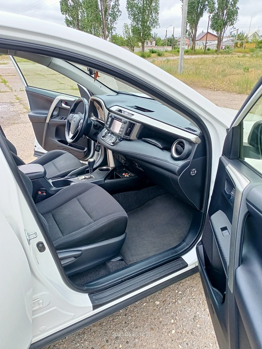 Toyota RAV4, 2013г., полный привод, вариатор