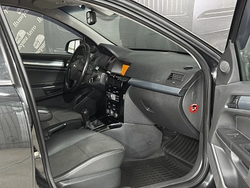 Opel Astra, 2012г, передний привод, механика