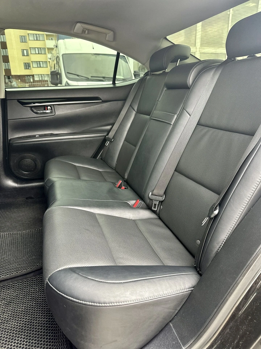 Lexus ES, 2015г., передний привод, автомат