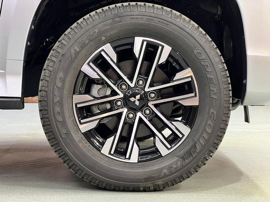 Mitsubishi Montero Sport, 2023г., полный привод, автомат