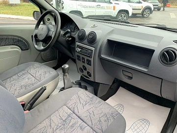 Renault Logan, 2006г, передний привод, механика