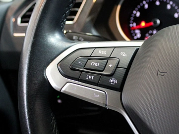Volkswagen Tiguan, 2021г, передний привод, робот