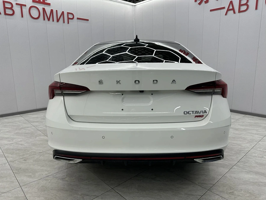Skoda Octavia, 2022г., передний привод, робот