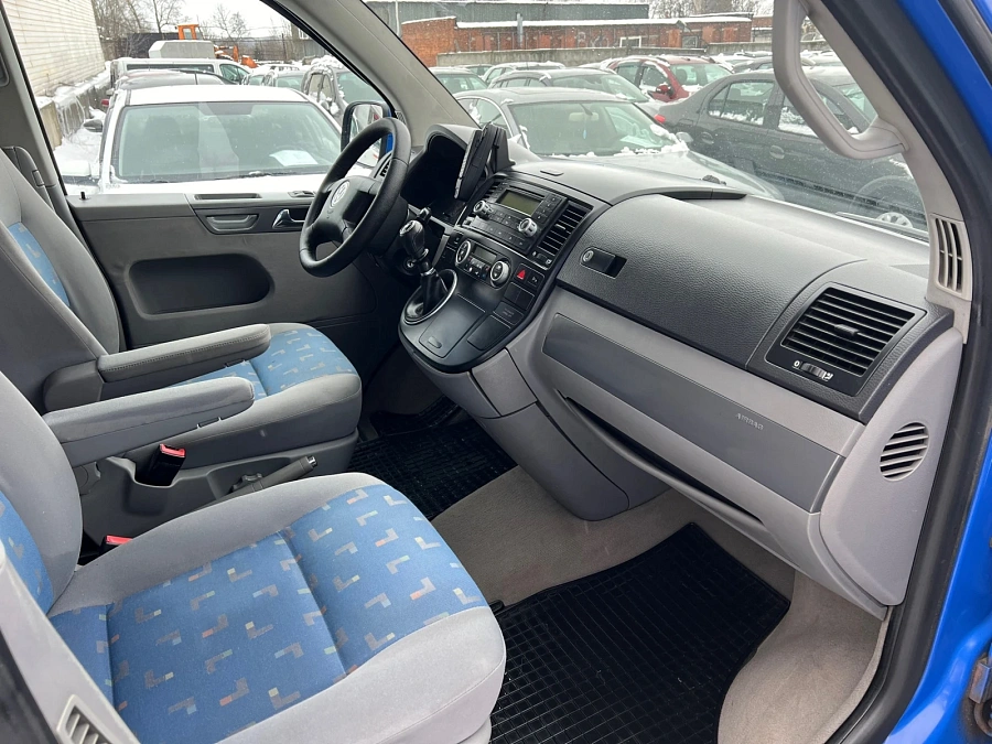 Volkswagen Multivan, 2006г., передний привод, механика
